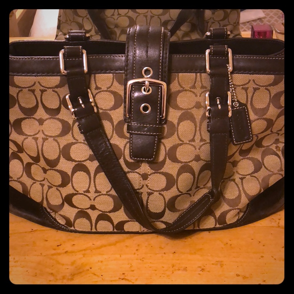 Classic Coach Signature bag